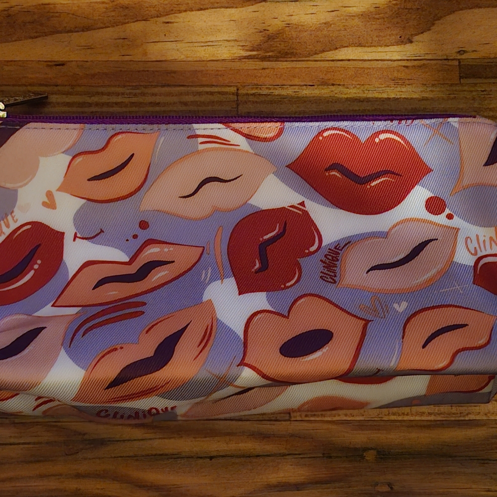NWOT Clinique Multicolor Lip Print Women's Bag